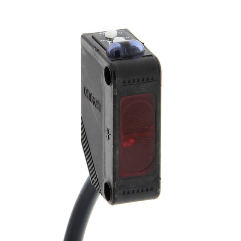 E3Z-D81 2M CİSİMDEN YANSIMALI SENSÖR LED KÖŞELİ GÖVDE 24VDC PNP NO&NC 100mm ALGILAMA 2M KABLOLU